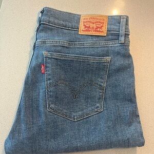 Levi's Classic Blue Jeans with Signature Patch